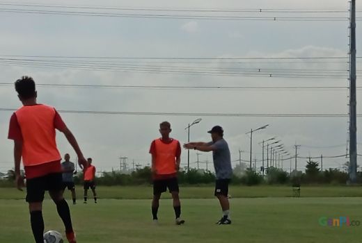 Hidayat dan Alwi Slamat Tak Tampak pada latihan Perdana Persebaya - GenPI.co JATIM