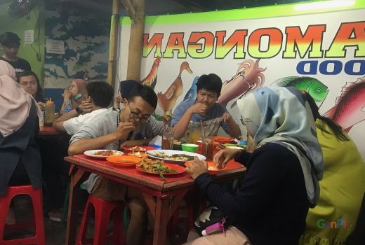 Rekomendasi Kuliner Malam di Malang, Pencinta Seafood Mampir Dulu - GenPI.co JATIM