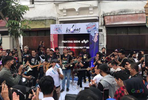 Kubam Tampil di Kayutangan Heritage Malang, 50 Bassist Unjuk Gigi - GenPI.co JATIM