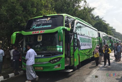 2 CJH Termuda Asal Malang Berangkat, Usianya Masih 20 Tahun - GenPI.co JATIM