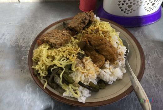 Warung Mami Cukam Malang, Sajikan Menu Unik Sego Penjaga - GenPI.co JATIM