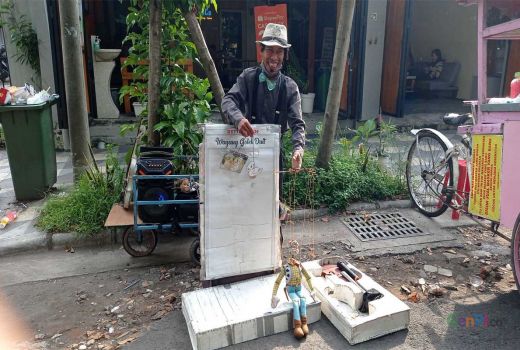 Maestro JJ Bawakan Wayang ala Amerika dI CFD Surabaya - GenPI.co JATIM
