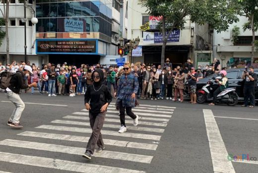Para Pedagang Ikut Kecipratan Berkah Tunjungan Fashion Week - GenPI.co JATIM