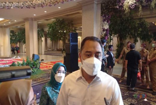 Eri Cahyadi Ragukan Busa Sungai Kalisari dari Limbah Rumah Tangga - GenPI.co JATIM