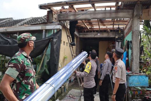 28 Rumah di Malang Rusak Akibat Angin Kencang - GenPI.co JATIM