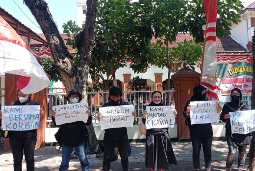 Sidang Mas Bechi, Korban Dapat Dukungan dari Depan PN Surabaya - GenPI.co JATIM