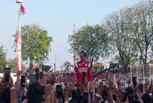 Jokowi Pilih Fokus Ekonomi Daripada Politik, ini Alasannya - GenPI.co JATIM