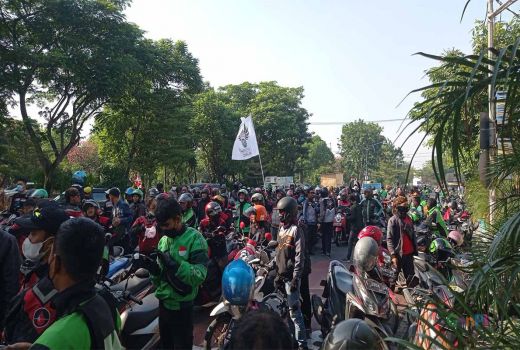 Harga BBM Bakal Naik, Pengemudi Ojek Online Minta Kenaikan Tarif - GenPI.co JATIM