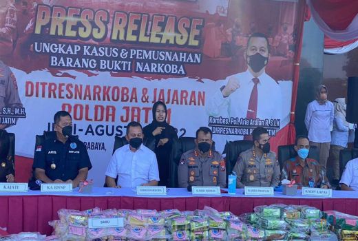 Polda Jatim Musnahkah Ratusan Kilogram Narkoba, Hasil Penangkapan Selama 6 Bulan - GenPI.co JATIM