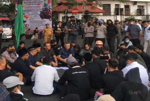Mahasiswa Malang Demo, Protes Kenaikan BBM, Minta Sejumlah Menteri Dicopot - GenPI.co JATIM
