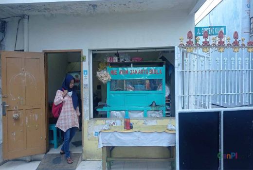 Mencicipi Mi Ayam Jakarta Nuriyati, Jadi Andalan Makan Siang Karyawan - GenPI.co JATIM