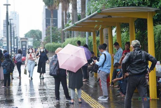 Cuaca Jatim Hari ini, Mendung Sejak Pagi, Siapkan Payung - GenPI.co JATIM