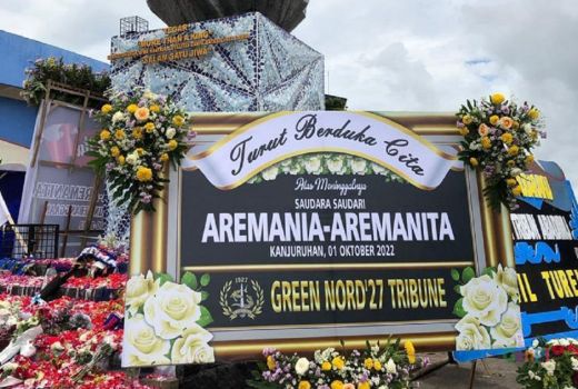 Bonek Kirim Karangan Bunga Dukacita Ke Stadion Kanjuruhan - GenPI.co JATIM