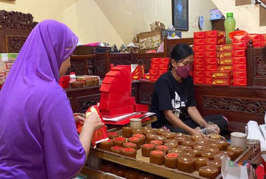 Menjelang Imlek, Produsen Kue Keranjang di Surabaya Kebanjiran Pesanan - GenPI.co JATIM