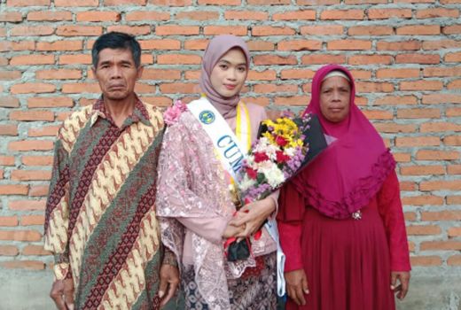 Anak Buruh Tani Lulusan Terbaik UNY, IPK-nya Luar Biasa - GenPI.co JOGJA