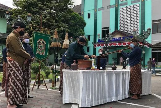 Pagelaran Jamasan Tombak Kyai Wijaya Mukti di Pemkot Jogja - GenPI.co JOGJA