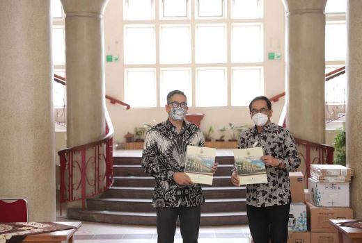 Terima Bantuan Mesin PCR, UGM Komitmen Bantu Turunkan Level PPKM - GenPI.co JOGJA
