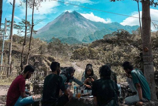 Warung Kopi Merapi, Ngopi Sambil Lihat Lava Pijar - GenPI.co JOGJA