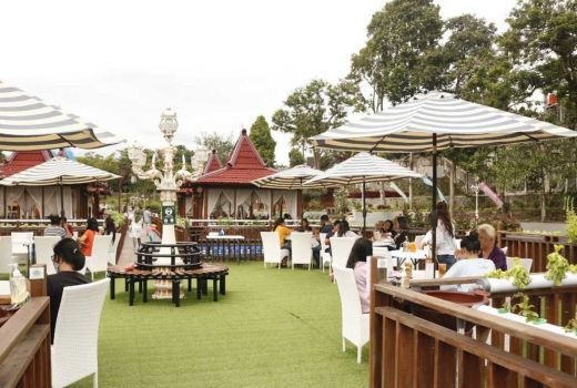 Floating Resto Jogja, Makan Bareng Keluarga Makin Berkesan - GenPI.co JOGJA