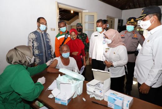 Tingkatan Capaian Vaksinasi Lansia, Ini Strategi Sleman - GenPI.co JOGJA