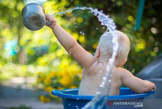 Sedang Demam, Bolehkah Memandikan Si Kecil? - GenPI.co JOGJA