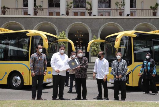 Sempat Belajar Mesin, Airlangga Hartarto Bantu UGM Bus Listrik - GenPI.co JOGJA