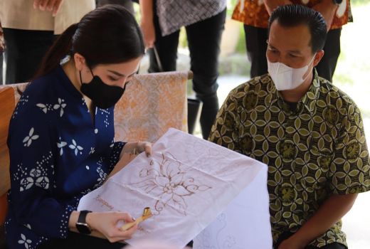 Angela Tanoesoedibjo ke Giriloyo, Bakal Bantu Promosikan Batik - GenPI.co JOGJA