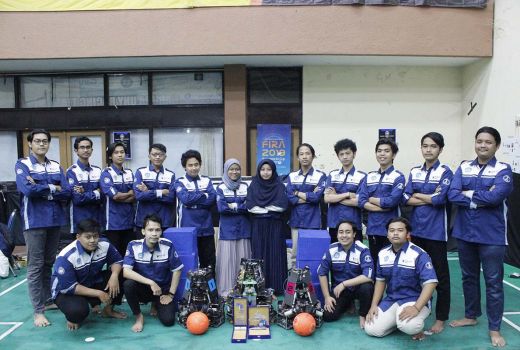 Kerja Keras! Tim Robot UNY Juara di KRI Nasional - GenPI.co JOGJA