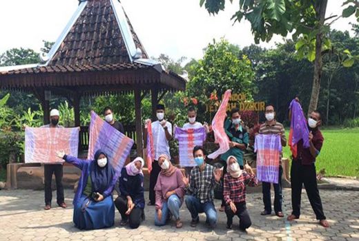 Asah Minat Wirausaha, Para Santri Pondok Dilatih Usaha Batik - GenPI.co JOGJA