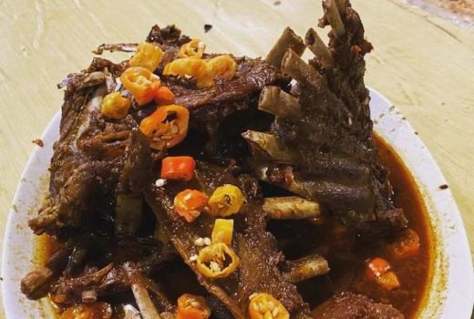 Nikmatnya Tengkleng Hoah yang Pedasnya Juara - GenPI.co JOGJA
