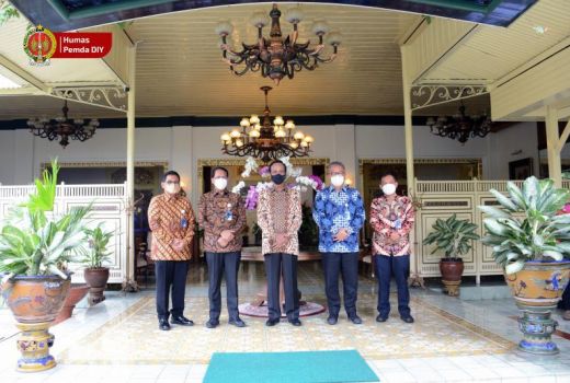 Dapat Kunjungan dari PT KAI, Sri Sultan Beri Saran Ini - GenPI.co JOGJA