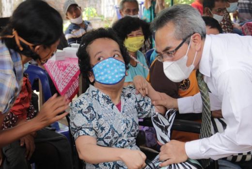 Hamdalah, Bupati Bantul Bagi-bagi Sembako ke Warga Difabel - GenPI.co JOGJA