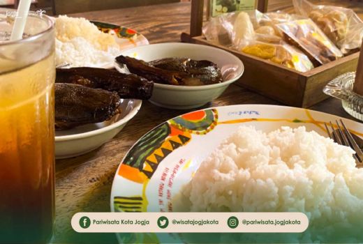 Menyantap Nasi Campur di Warung Milik Butet Kartaradjasa - GenPI.co JOGJA