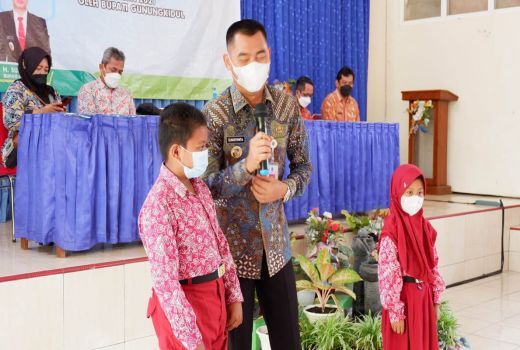 Ratusan Siswa di Gunungkidul Mendapat Beasiswa Cerdas - GenPI.co JOGJA