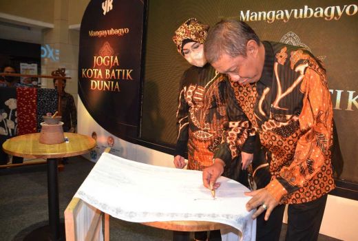 Jogja Kota Batik Dunia, Ratusan Orang Membatik Bersama - GenPI.co JOGJA
