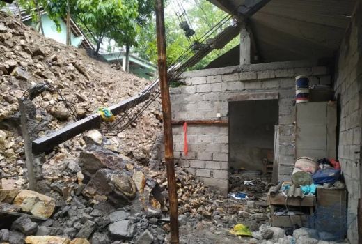 Hujan Deras Sebabkan Pohon Tumbang di Sleman, 4 Orang Terluka - GenPI.co JOGJA