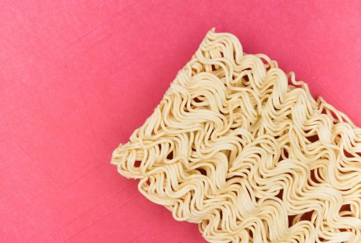 Buat Penggemar Mie Instan, Ini Bahayanya Kalau Dimakan Berlebihan - GenPI.co JOGJA