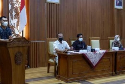 Gunungkidul Beri Bantuan Sarana Berdagang Puluhan Pelaku Usaha - GenPI.co JOGJA
