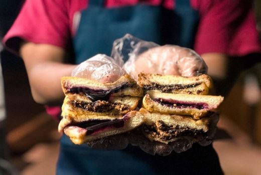 Laris Manis! Mahasiswa UAD Jualan Roti Manfaatkan Medsos - GenPI.co JOGJA