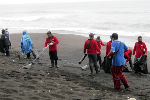 Wujudkan Bantul Bersih Sampah, Wabup Gelar Aksi Bersih Pantai - GenPI.co JOGJA