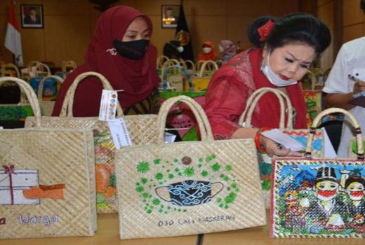 Lestarikan Tas Pandan, Ibu-ibu di Yogyakarta Gelar Lomba Melukis - GenPI.co JOGJA
