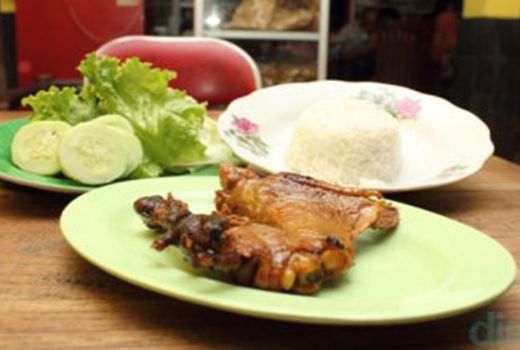 Ayam Goreng Baceman Mbok Sabar, Legendanya Kuliner di Jogja! - GenPI.co JOGJA