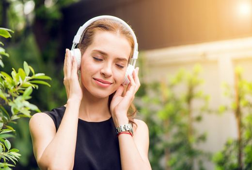 Cara Hentikan Earworm, Fenomena Saat Kita Terngiang Potongan Lagu - GenPI.co JOGJA