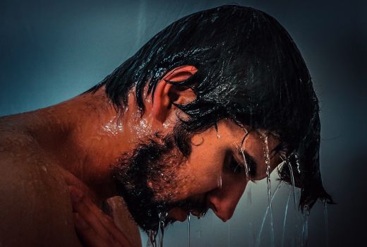 Jangan Takut Lagi Mandi Malam Hari, Ini Manfaatnya Bagi Tubuh - GenPI.co JOGJA