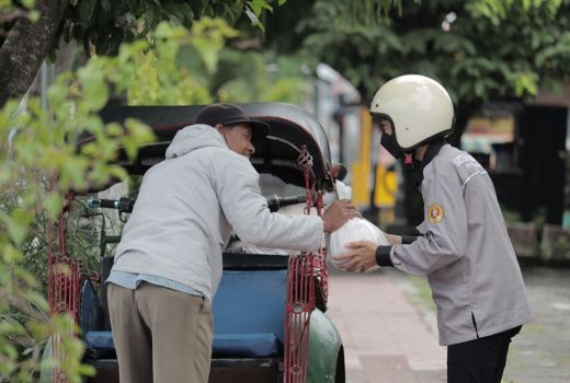 Kece! Mahasiswa UPN Yogya Donasi Tiap Jumat Disalurkan ke Warga - GenPI.co JOGJA