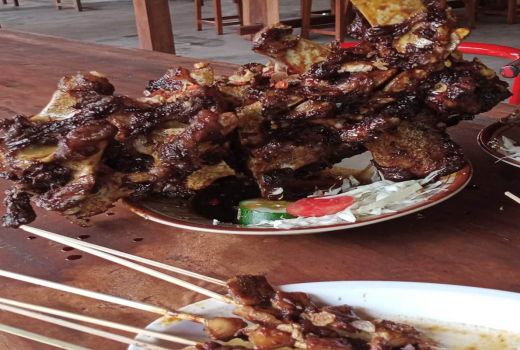 Sop Gajah Seyegan, Tawarkan Menu Balung Mammoth Bakar! - GenPI.co JOGJA