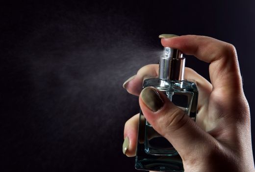 Jangan Asal Pakai Parfum! Kenali Jenisnya agar Kamu Selalu Wangi - GenPI.co JOGJA