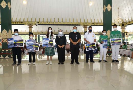 Wow, 81 Siswa Berprestasi di Sleman Terima Beasiswa! - GenPI.co JOGJA