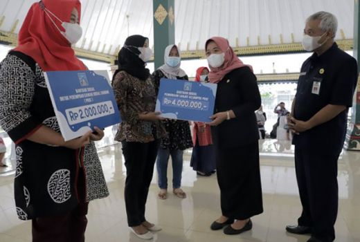 Dinsos Sleman Serahkan Bansos untuk Usaha Ekonomi Produktif - GenPI.co JOGJA