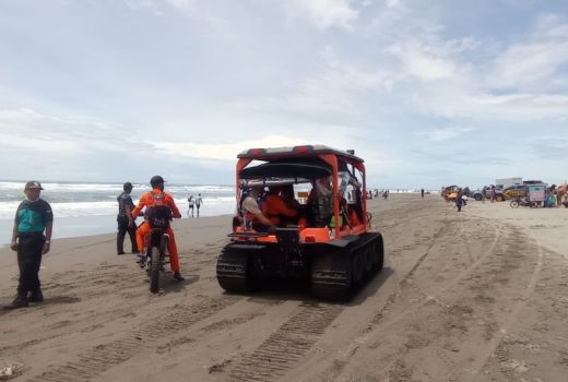 Duh! Wisatawan Asal Bekasi Terseret Ombak di Pantai Parangtritis - GenPI.co JOGJA